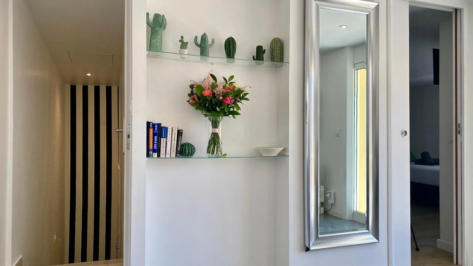 Les Toits Du Soleil: Luxury Apartment with Terraces and Jacuzzi in Central Cannes France