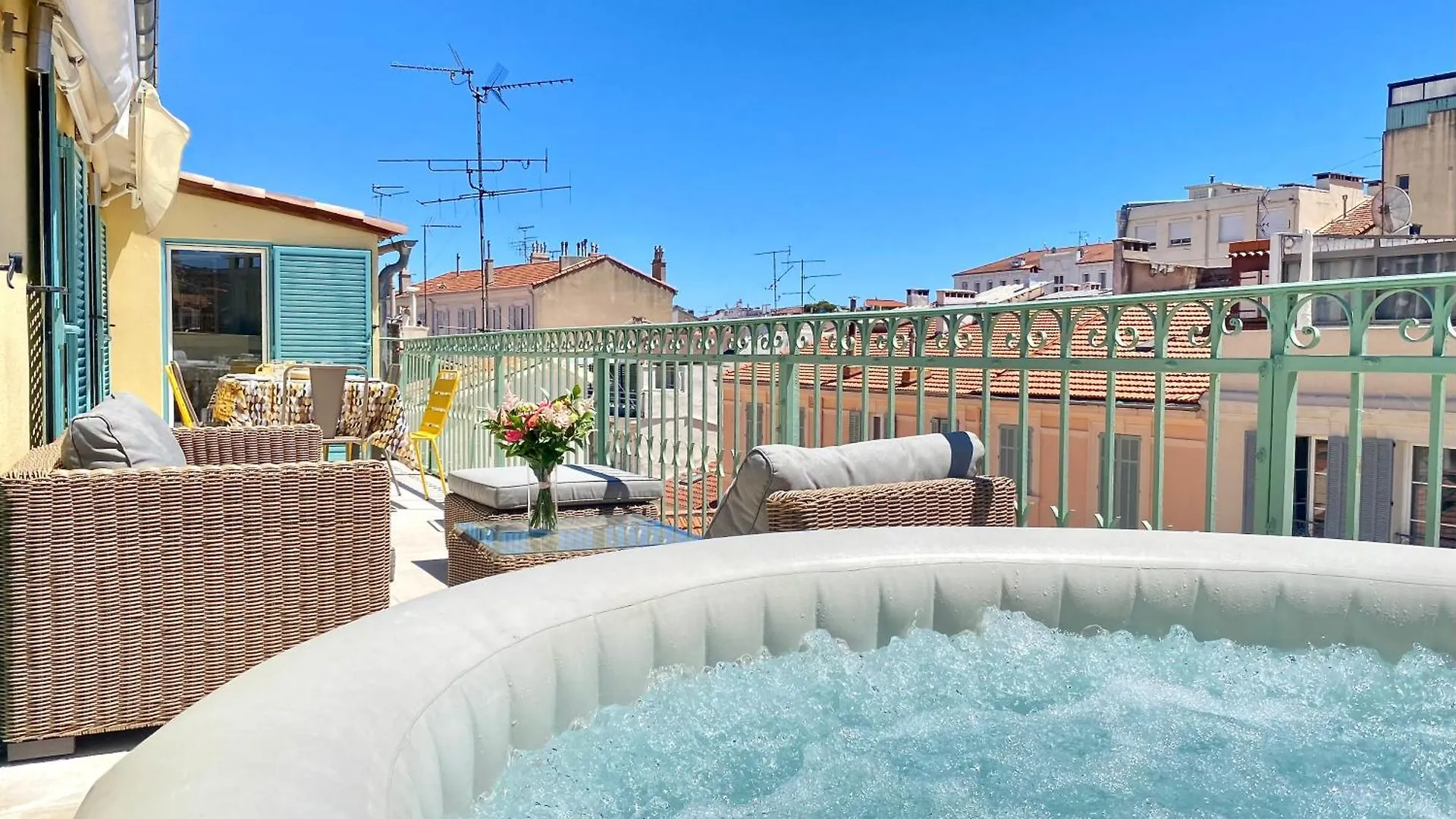Les Toits Du Soleil: Luxury Apartment with Terraces and Jacuzzi in Central Cannes France