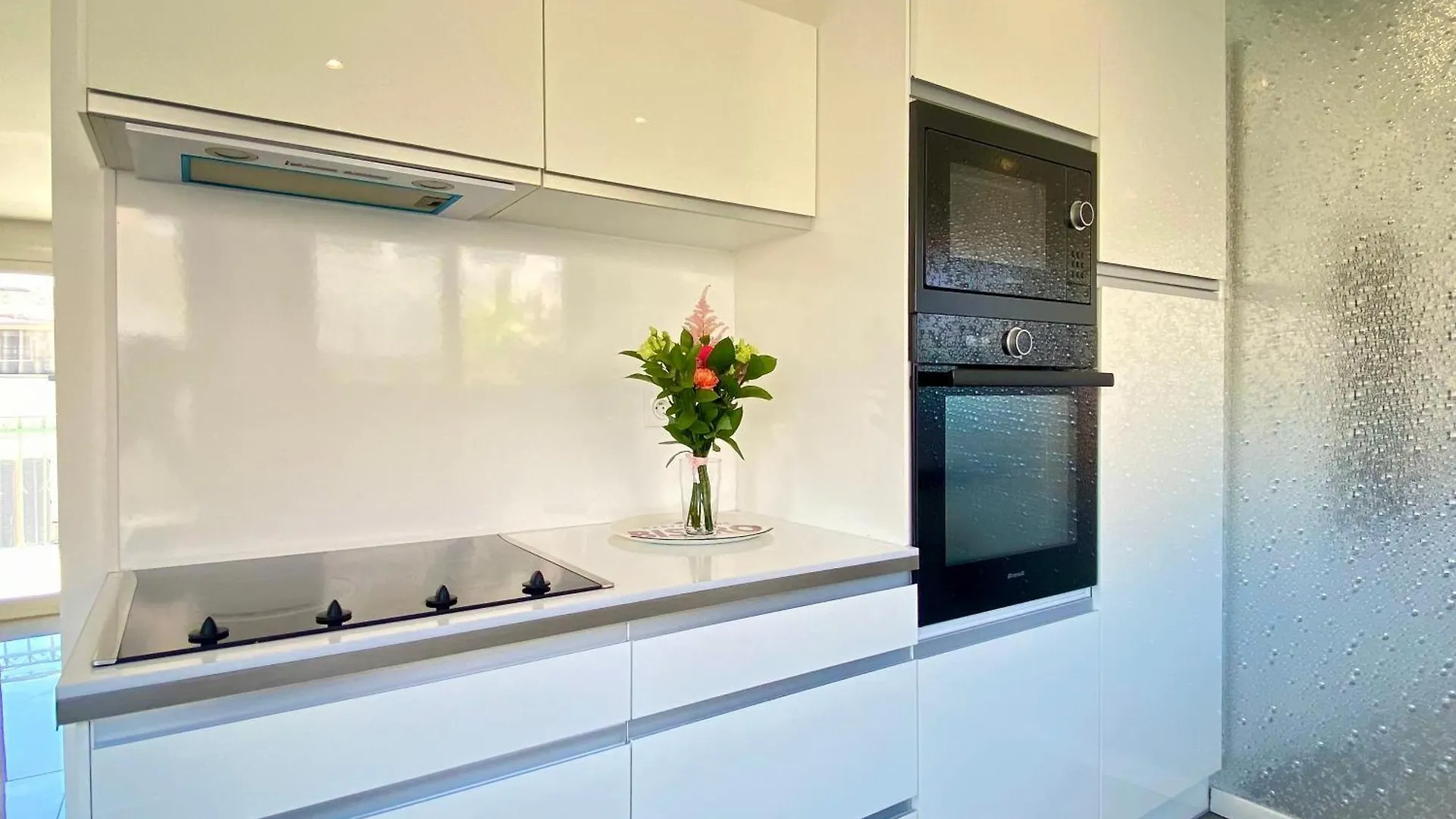 Les Toits Du Soleil: Luxury Apartment with Terraces and Jacuzzi in Central Cannes