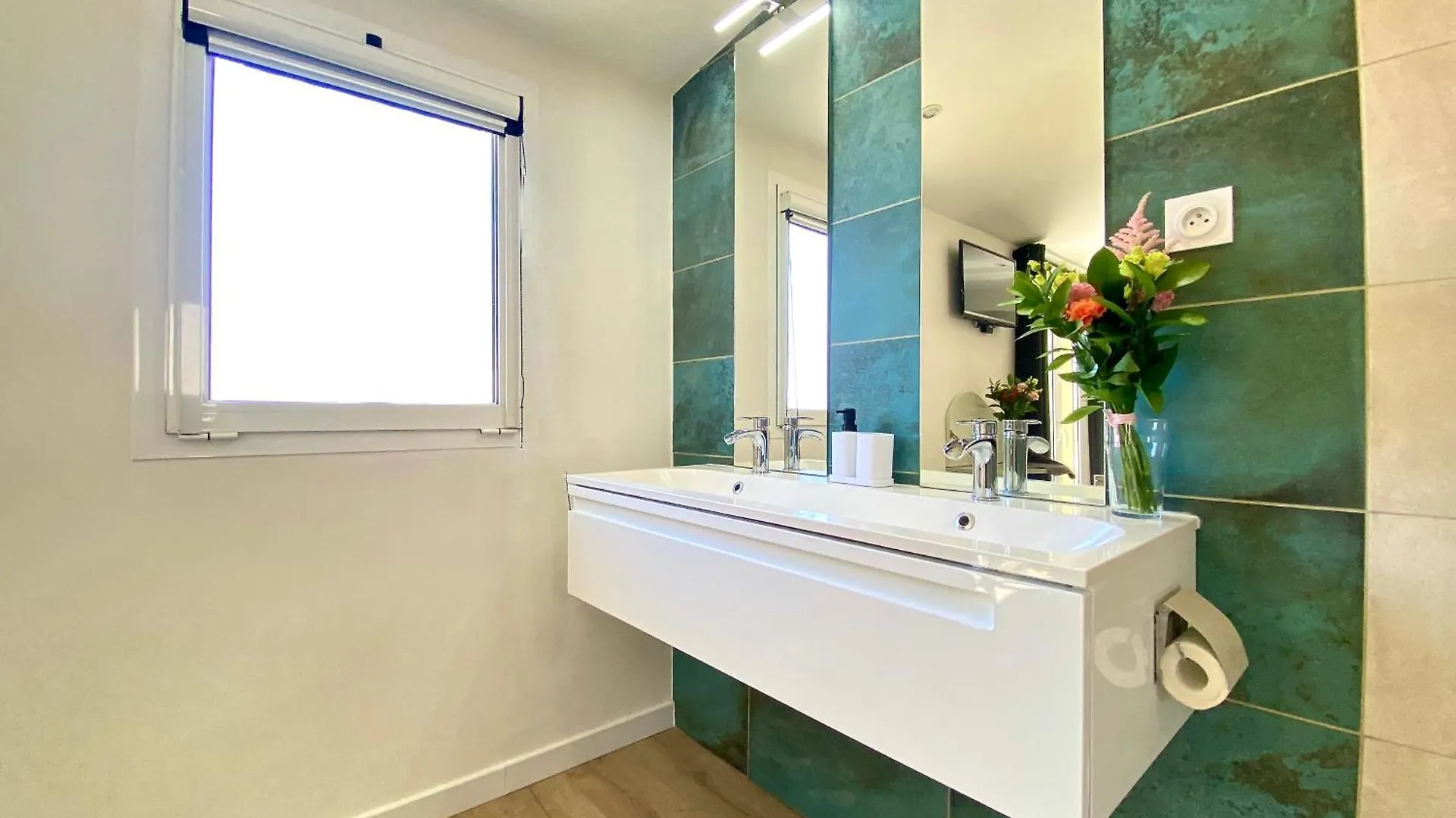 Les Toits Du Soleil: Luxury Apartment with Terraces and Jacuzzi in Central Cannes