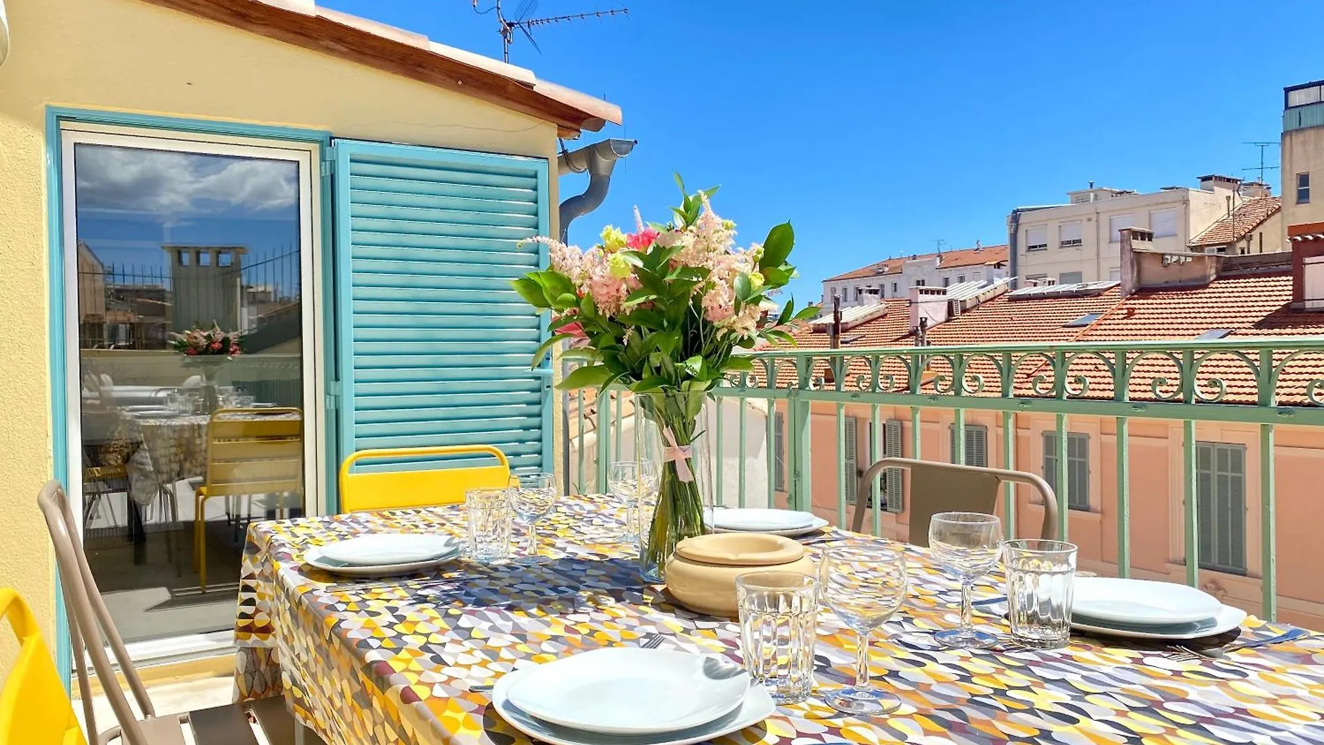 Les Toits Du Soleil: Luxury Apartment with Terraces and Jacuzzi in Central Cannes France