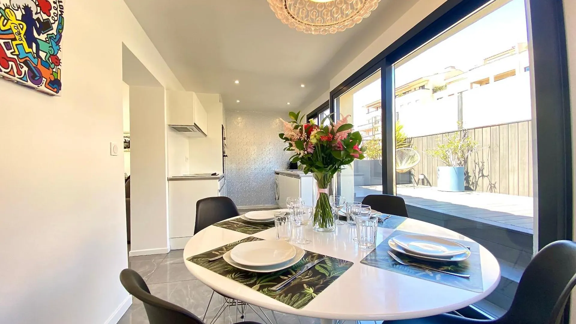 Les Toits Du Soleil: Luxury Apartment with Terraces and Jacuzzi in Central Cannes