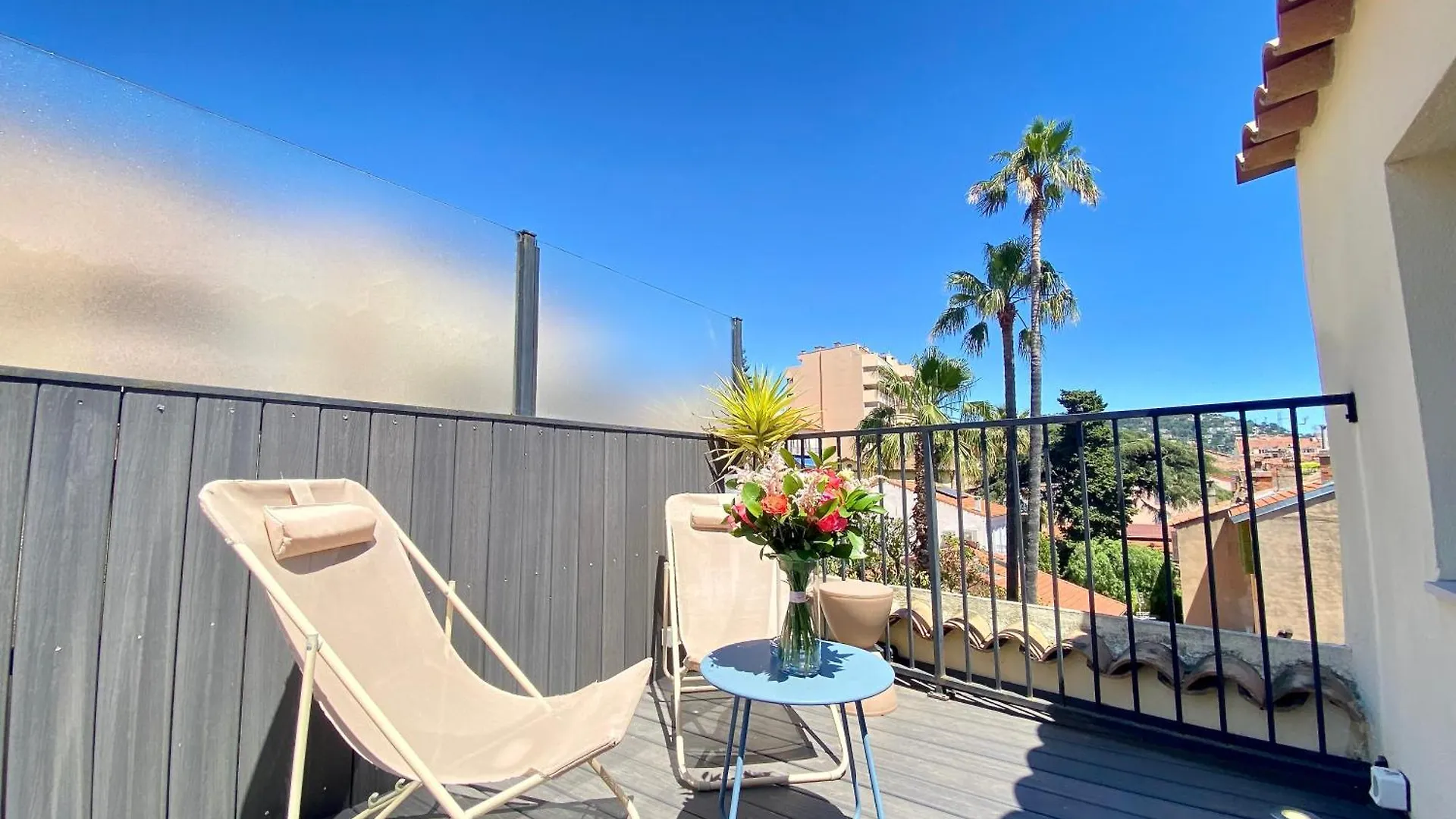 Les Toits Du Soleil: Luxury Apartment with Terraces and Jacuzzi in Central Cannes