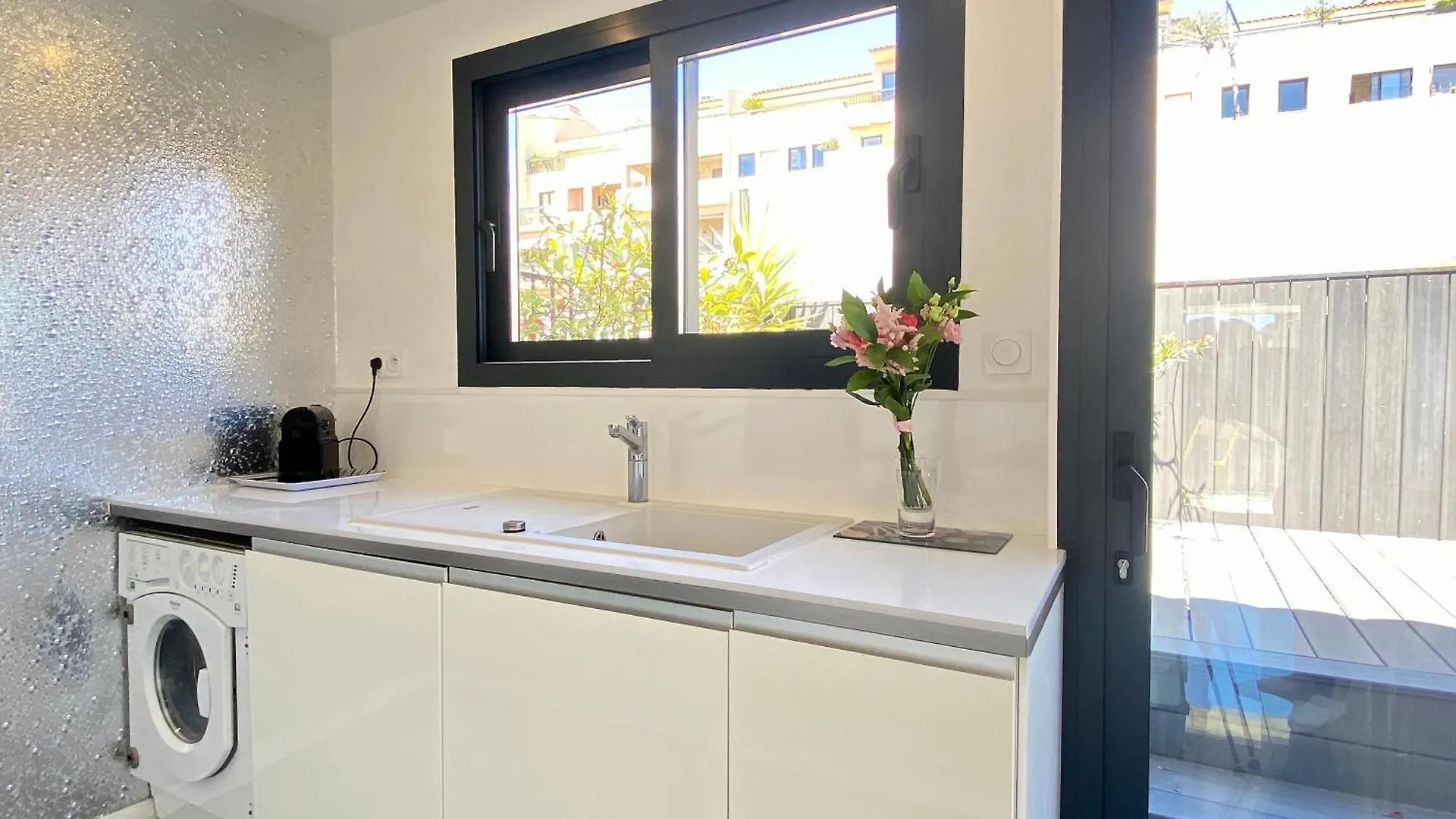 Les Toits Du Soleil: Luxury Apartment with Terraces and Jacuzzi in Central Cannes