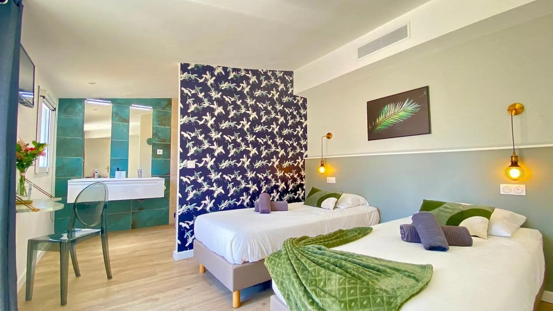 Les Toits Du Soleil: Luxury Apartment with Terraces and Jacuzzi in Central Cannes France