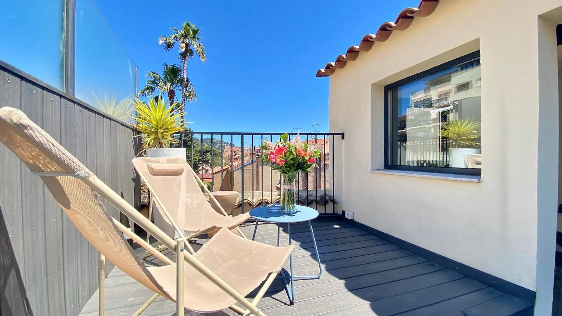 Les Toits Du Soleil: Luxury Apartment with Terraces and Jacuzzi in Central Cannes