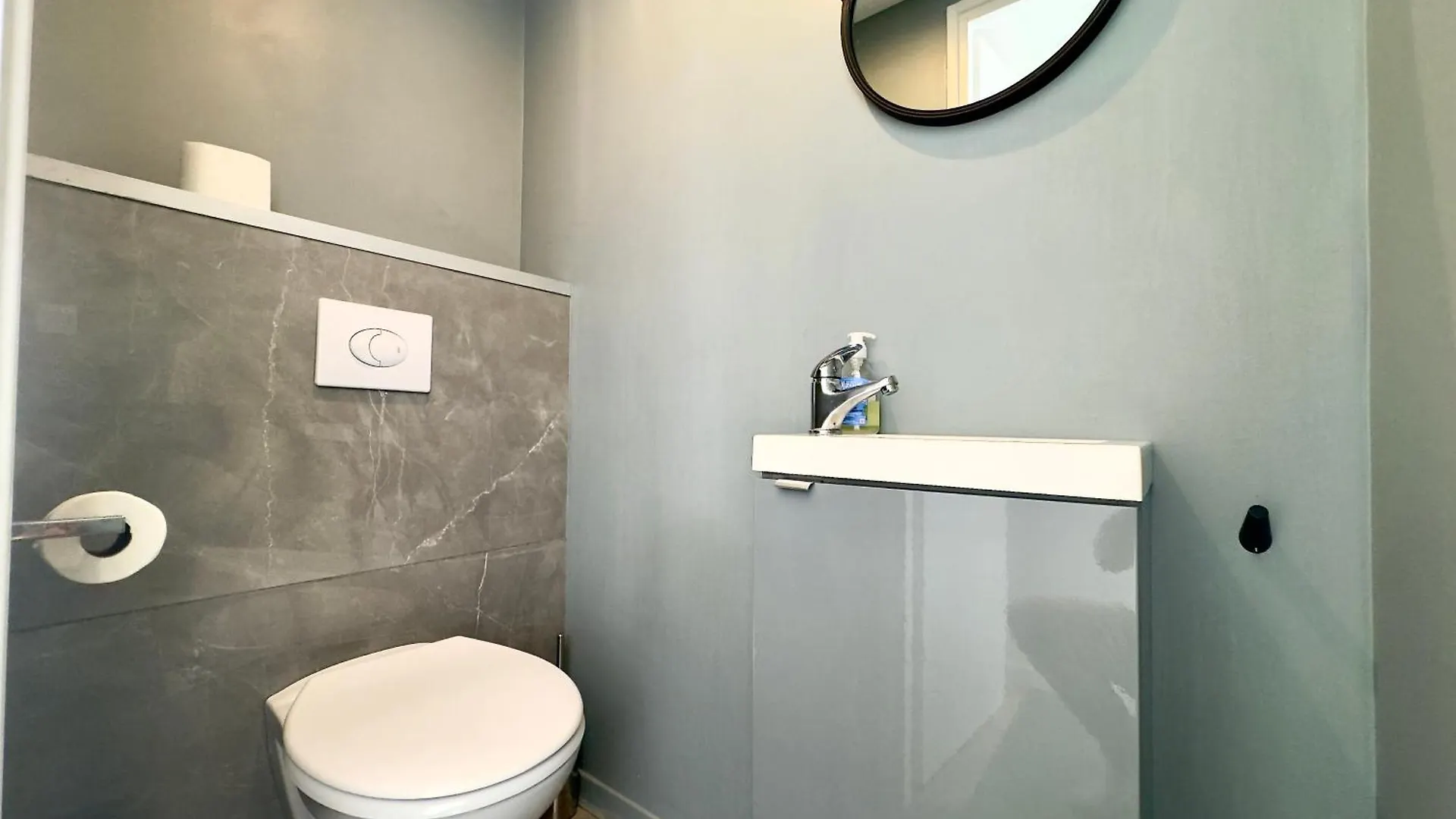 Les Toits Du Soleil: Luxury Apartment with Terraces and Jacuzzi in Central Cannes